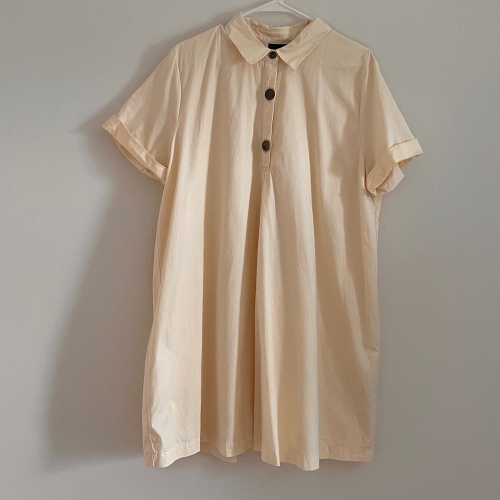 Shift dress with buttons